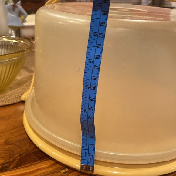 Vintage Tupperware Cake carrier Harvest Gold - be the toast of the bake sale! - Picture 7 of 10